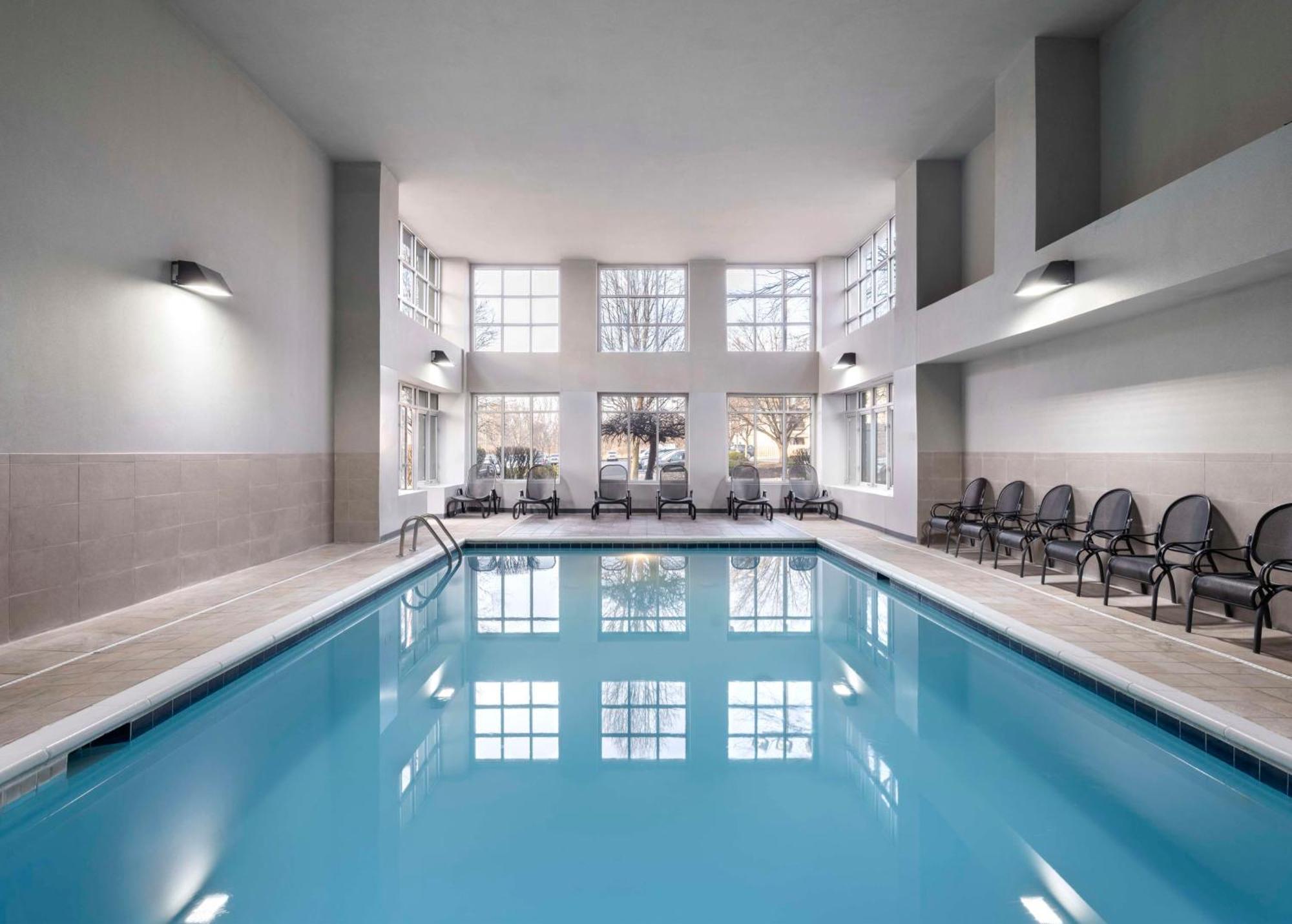 Hotel Homewood - Airport 3*