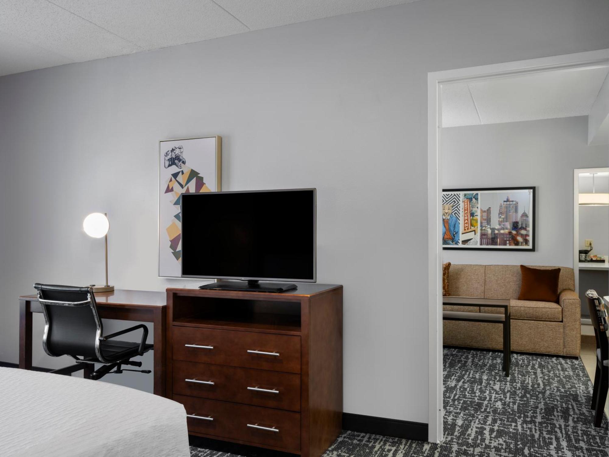 Hotel Homewood - Airport 3*