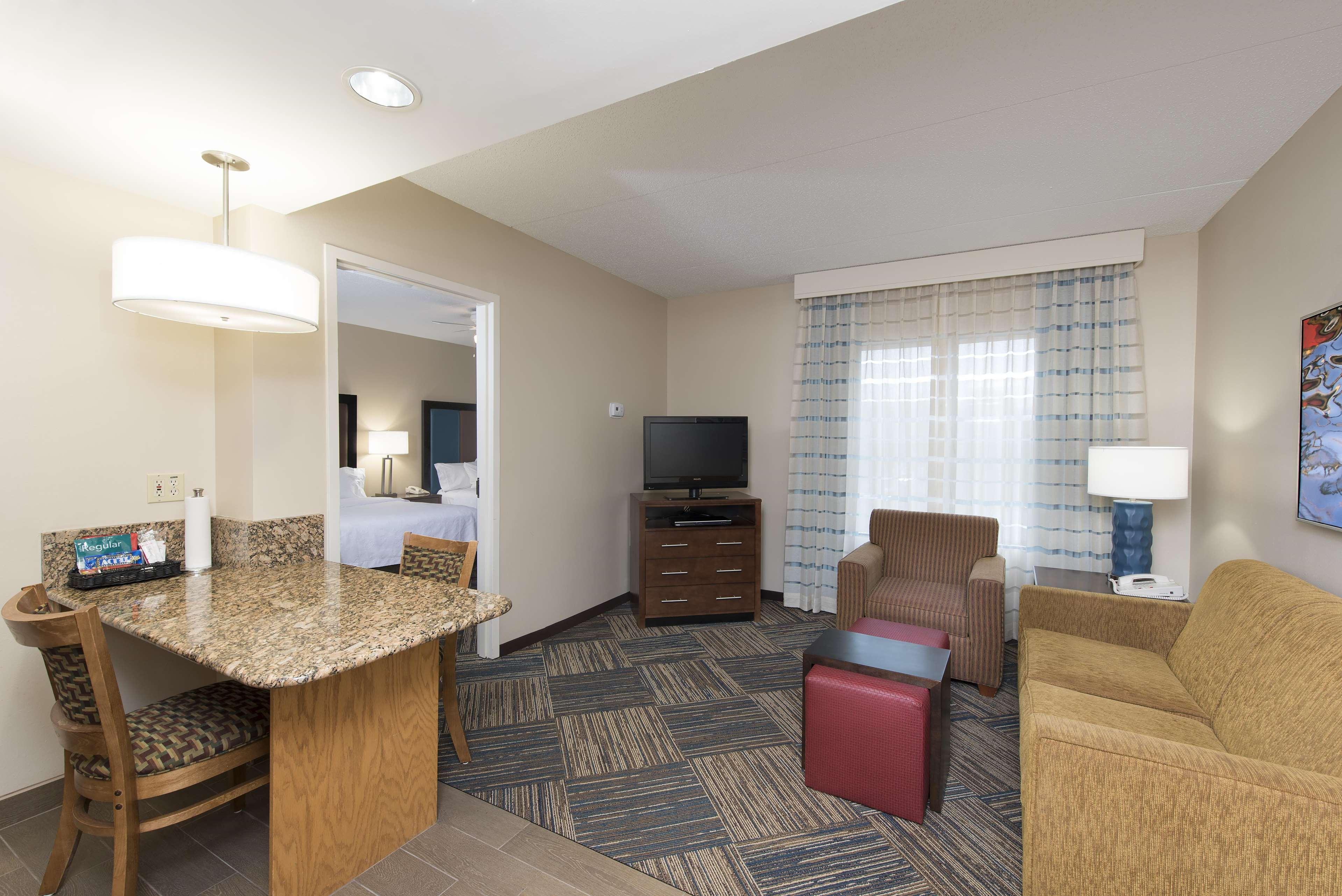 Hotel Homewood - Airport 3*